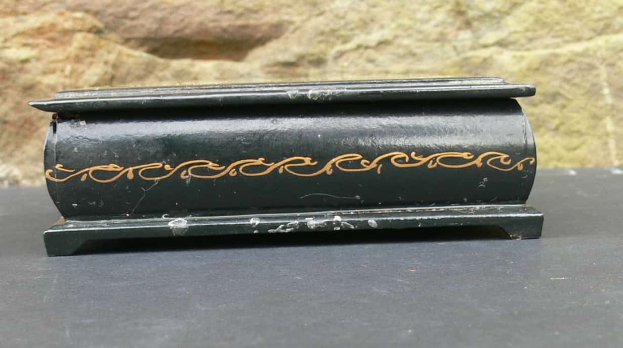 Vintage Fedoskino Black Lacquered Trinket Box